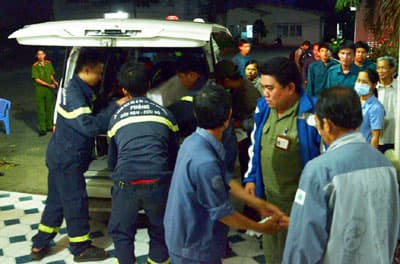 Đưa thi thể 7 nạn nhân về khám nghiệm, bàn giao cho gia đình