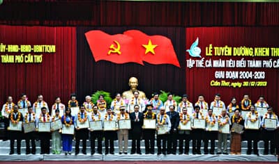 TP Cần Thơ: Tuyên dương 150 tập thể, cá nhân tiêu biểu