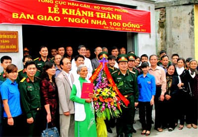 “Ngôi nhà 100 đồng” tặng mẹ liệt sĩ
