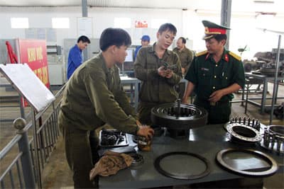 Sắc xuân trong màu áo lính thợ