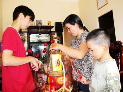 Tết vắng chồng nhưng không… quạnh nhà