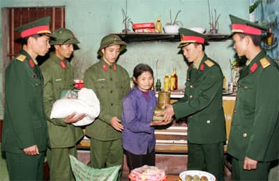 Tết đầm ấm, yên vui, nghĩa tình