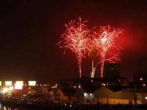 Lung linh muôn sắc pháo hoa đón Tết Quý Tỵ 2013