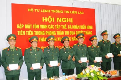 Giao lưu trực tuyến với những “bông hoa quyết thắng”