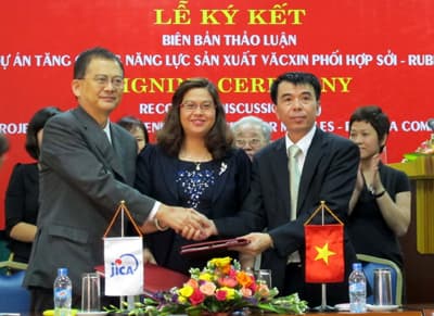 Ký kết dự án sản xuất vắc-xin Sởi-Rubella