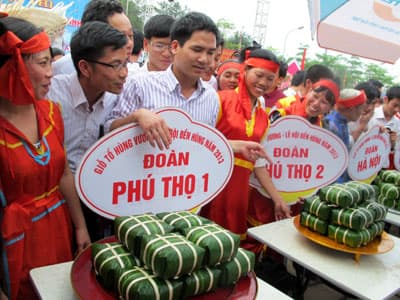 Rộn ràng hội gói bánh chưng, bánh giầy…