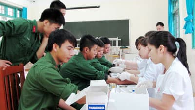 Hơn 400 đoàn viên, thanh niên tình nguyện hiến máu