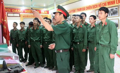 Chính ủy, chính trị viên luôn gắn bó với người chỉ huy, vì lợi ích chung của đơn vị