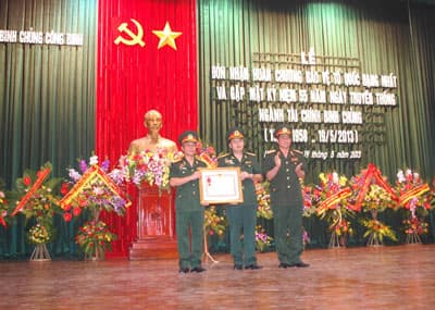 Đón nhận Huân chương bảo vệ Tổ quốc hạng Nhất