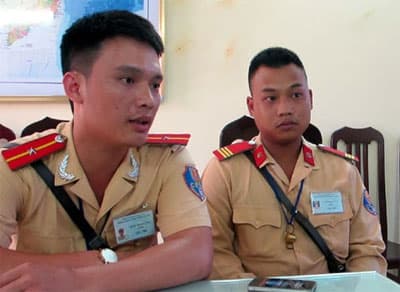 Cảnh sát giao thông Hà Nội dũng cảm bắt cướp
