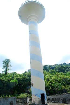 Nhiều công trình bỏ hoang, xuống cấp