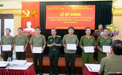 Phối hợp bồi dưỡng kiến thức QP-AN cho cán bộ thuộc Bộ Công an