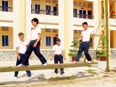 Vui để rèn