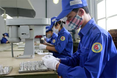 Khen, chê là việc hằng ngày