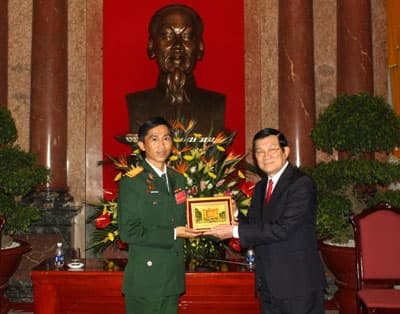 Người sĩ quan trẻ nặng lòng với các liệt sĩ