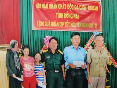 Giúp đỡ nạn nhân da cam bằng những cách làm cụ thể