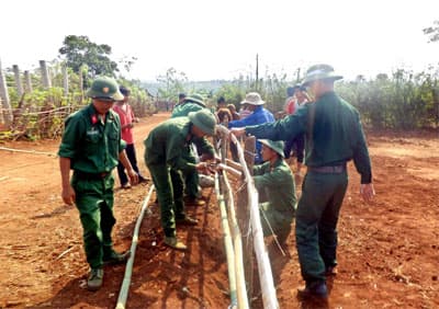 Bộ đội về, sáng, đẹp Ia Băng...