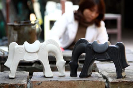 Cận năm Ngọ về Bát Tràng mua…ngựa