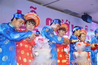 TP Hồ Chí Minh tổ chức lễ cưới tập thể cho 100 đôi thanh niên công nhân