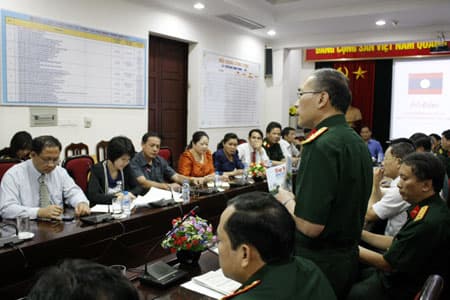 Lãnh đạo các cơ quan báo chí Lào thăm Báo Quân đội nhân dân