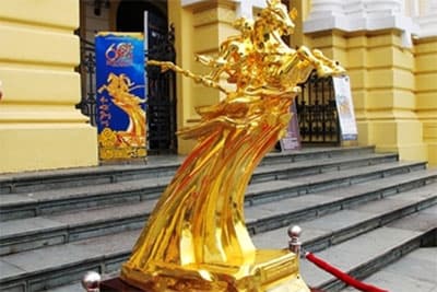 Trao tặng 60 tượng Thánh Gióng