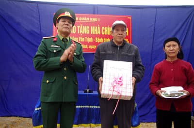 Bắc Kạn: Trao tặng đối tượng chính sách nhà tình nghĩa