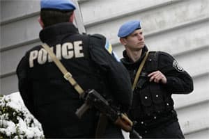 Ukraine dừng chiến dịch chống khủng bố