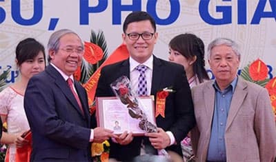 27 tuổi là tiến sĩ, 30 tuổi trở thành phó giáo sư