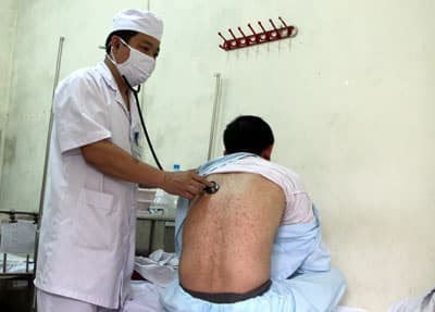 Quân đội chủ động chống bệnh sởi