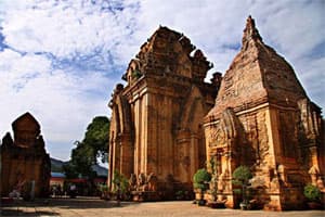 Khai mạc Lễ hội Tháp Bà Ponagar năm 2014