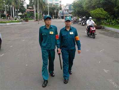 Hai dân quân dũng cảm bắt cướp