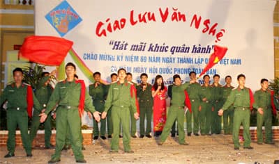 Chiến sĩ làm tư tưởng cho chiến sĩ