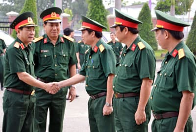 Trung tướng Mai Quang Phấn thăm, kiểm tra LLVT tỉnh Long An