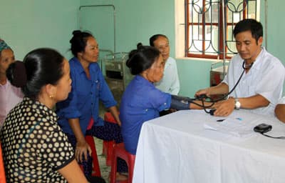 Áo trắng “Hương Giang” về miền sơn cước