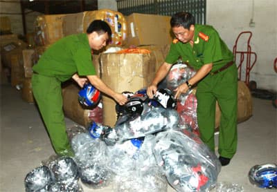 Thu giữ hơn 5.000 mũ bảo hiểm không đạt chuẩn