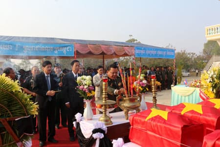 Đón nhận hài cốt 51 liệt sĩ quân tình nguyện hy sinh tại Campuchia