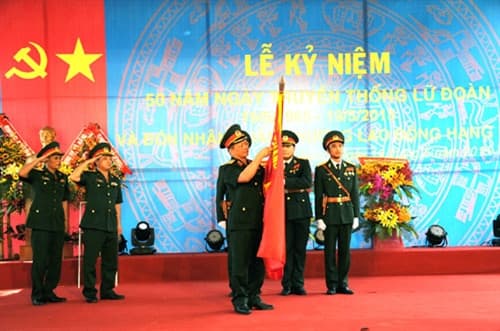 Lữ đoàn 532 đón nhân Huân chương Lao động hạng Ba