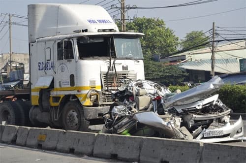 Xảy ra vụ tai nạn giao thông nghiêm trọng tại TP Hồ Chí Minh