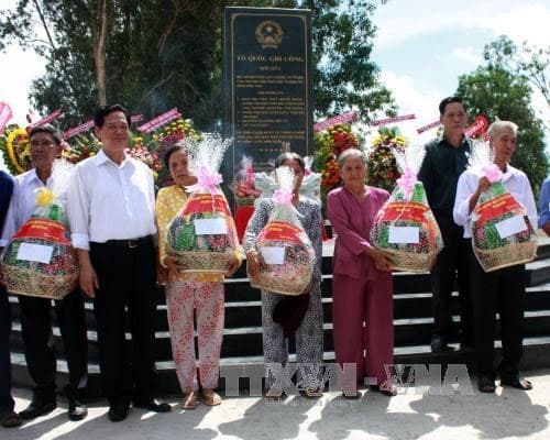 Thủ tướng Nguyễn Tấn Dũng dự Lễ dựng bia Di tích Tỉnh đội Rạch Giá