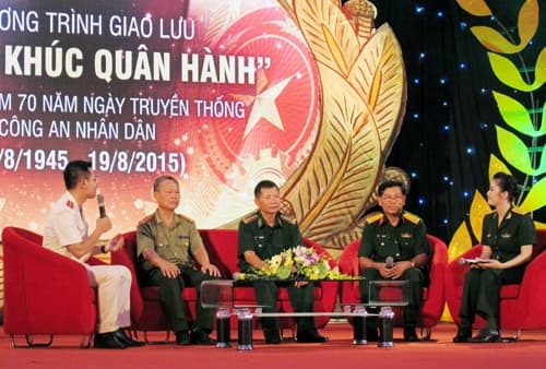 “Chung khúc quân hành”