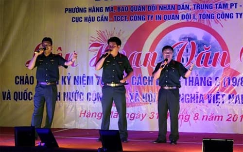 Liên hoan văn nghệ chào mừng 70 năm Cách mạng Tháng Tám và Quốc khánh 2-9