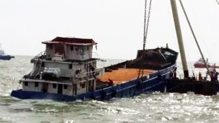 Đưa tàu Hoàng Phúc 18 về Vũng Tàu phục vụ công tác điều tra