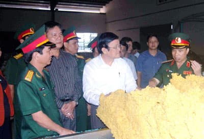 Chủ tịch nước Trương Tấn Sang thăm và làm việc tại Công ty 732, Binh đoàn 15