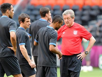 HLV Roy Hodgson lo ngại vì ‘Tam sư’ được kỳ vọng nhiều