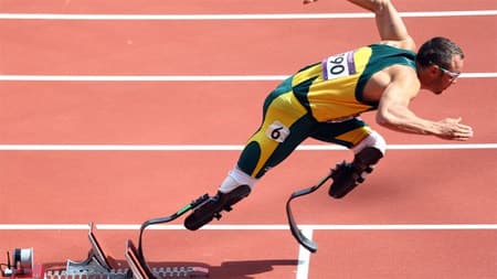 Oscar Pistorius mở trang sử mới ở nội dung chạy 400m