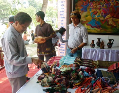 Tôn vinh nét đặc sắc của văn hóa vùng đồng bào các dân tộc Chăm