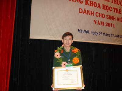 Nhóm ước mơ từ những suất cơm bụi