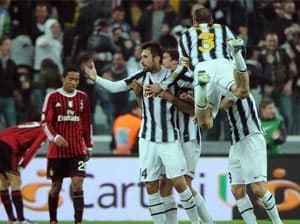 Juventus thẳng tiến chung kết sau 120 phút nghẹt thở