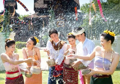 Thủ tướng Thái Lan chúc mừng Tết té nước Songkran