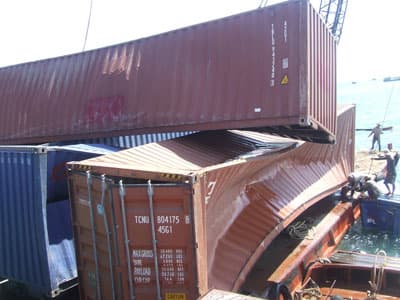Hoàn thành trục vớt 41 container, bắt đầu hút dầu và trục vớt xác tàu